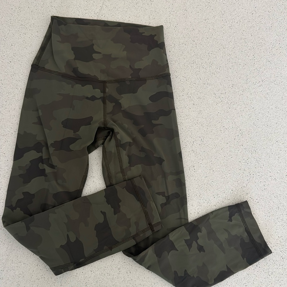 Lululemon Green Camouflage Leggings Wnder Train 23inch